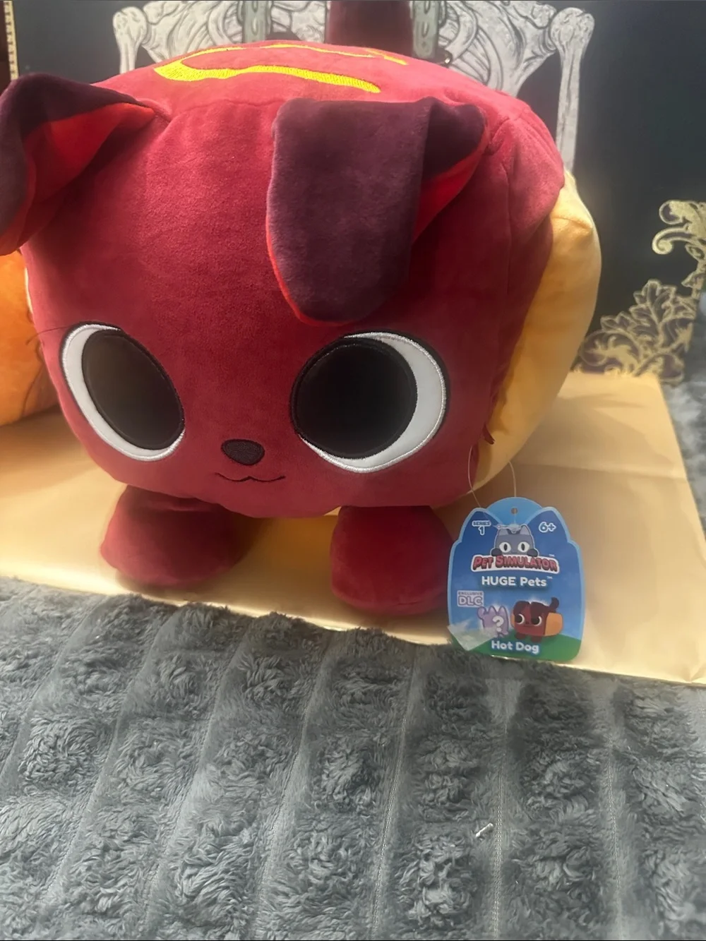 Pet simulator huge pets Hot Dog with attached unused game code